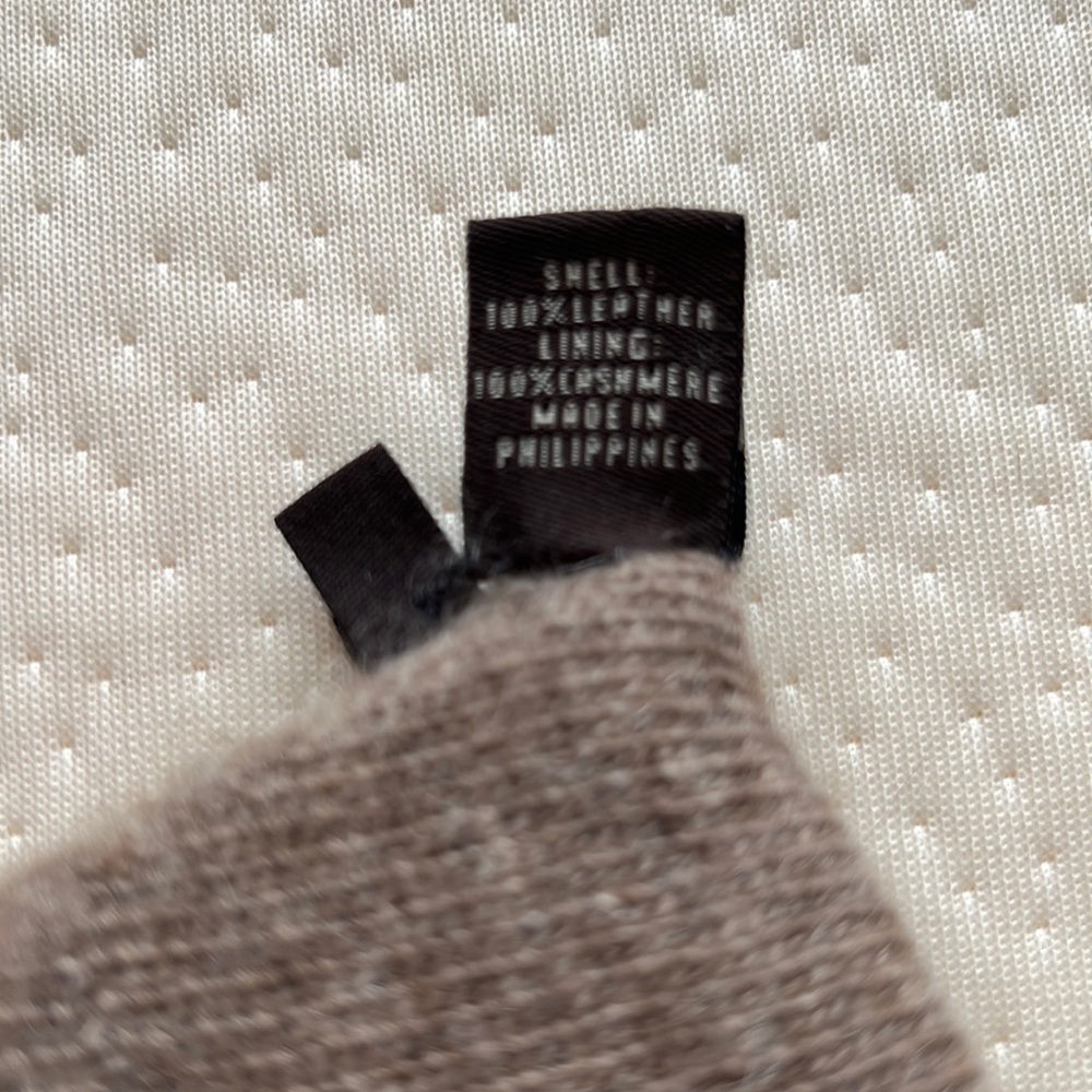Coach Women’s Leather Gloves - Picture 6 of 6